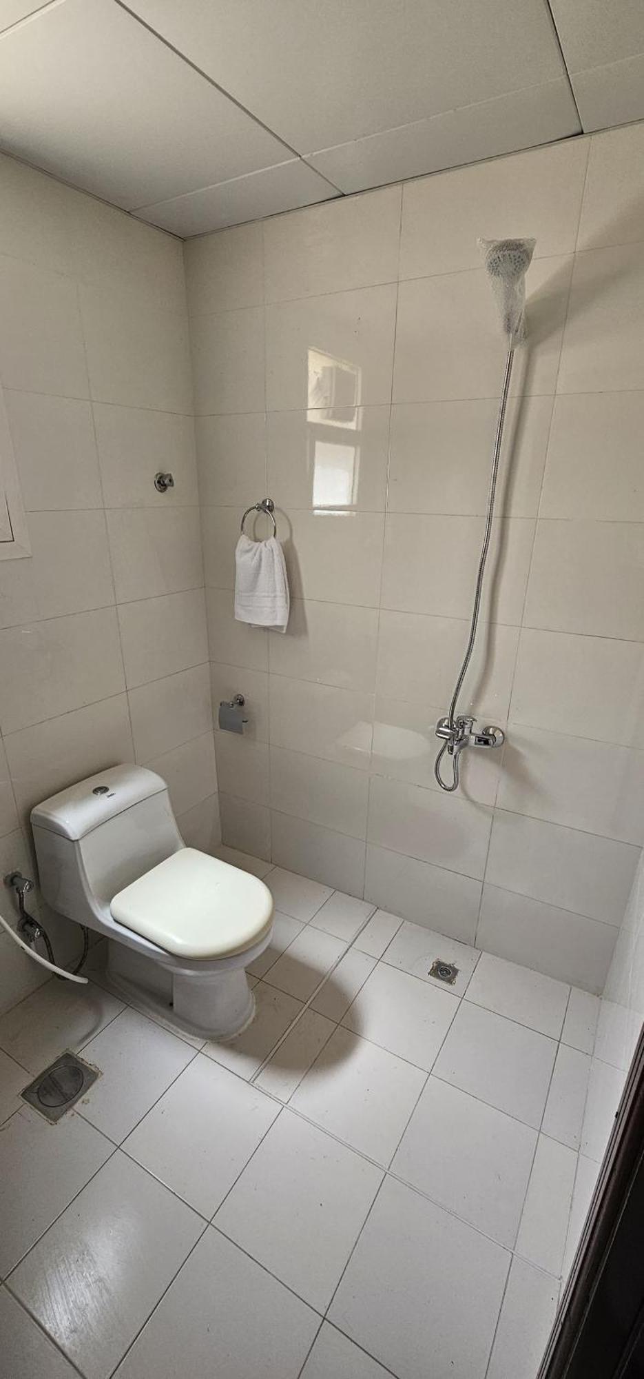 Apartamento Luxurious Furnished Prime Location Al Mafraq
